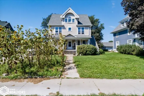 1221 West Street, Grinnell, IA 50112