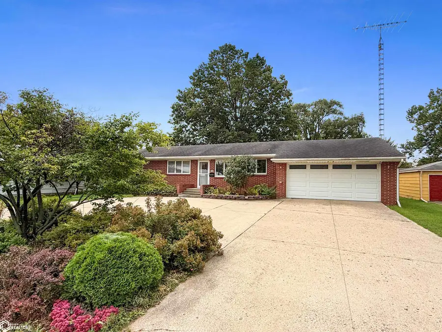 2211 Washington Avenue, Iowa Falls, IA 50126 - #3