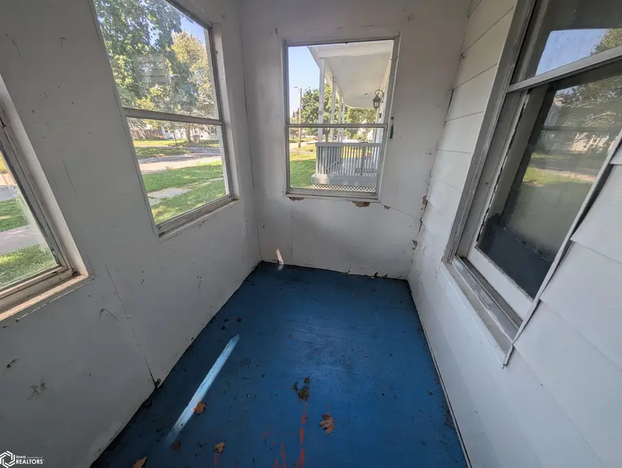 1104 S 10th Street, Burlington, IA 52601 - #2