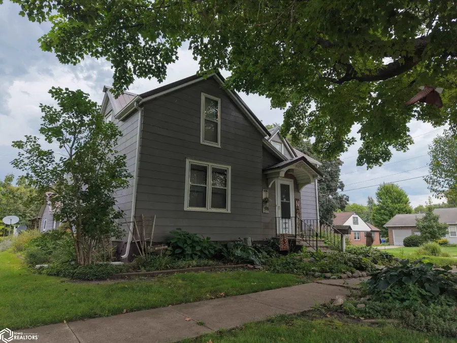 1021 1st Avenue, Ackley, IA 50601 - #3