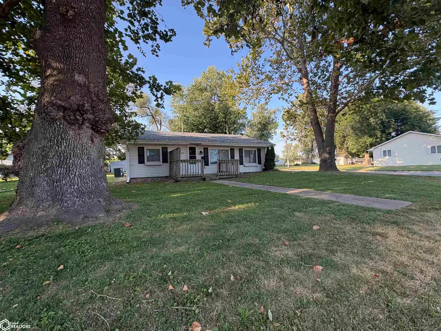 215 E Short Street, Centerville, IA 52544 - #3