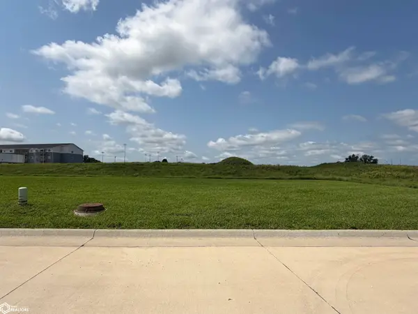 1257 N 18th Street, Chariton, IA 50049
