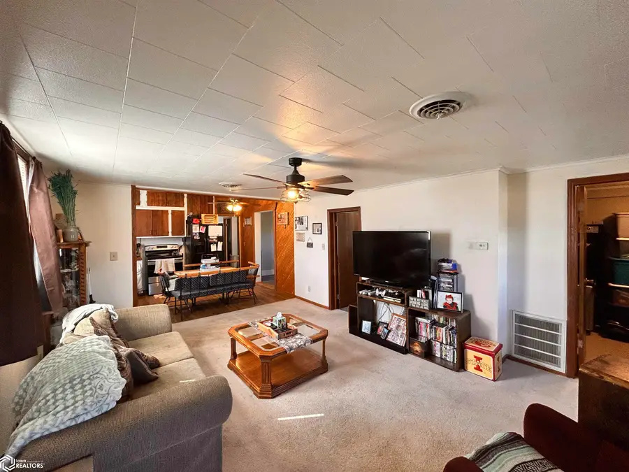 913 W Walnut Street, Bloomfield, IA 52537 - #2