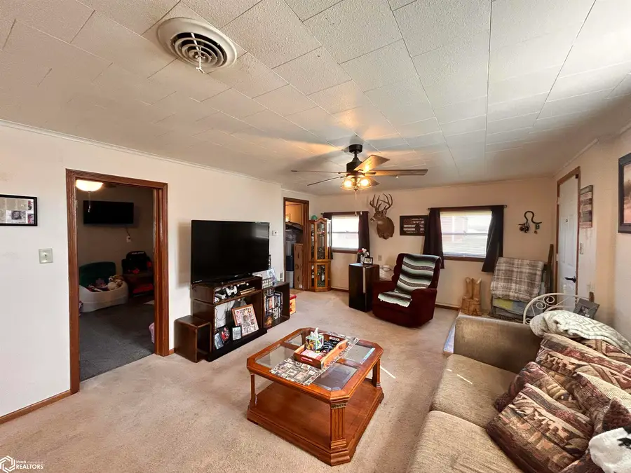 913 W Walnut Street, Bloomfield, IA 52537 - #3