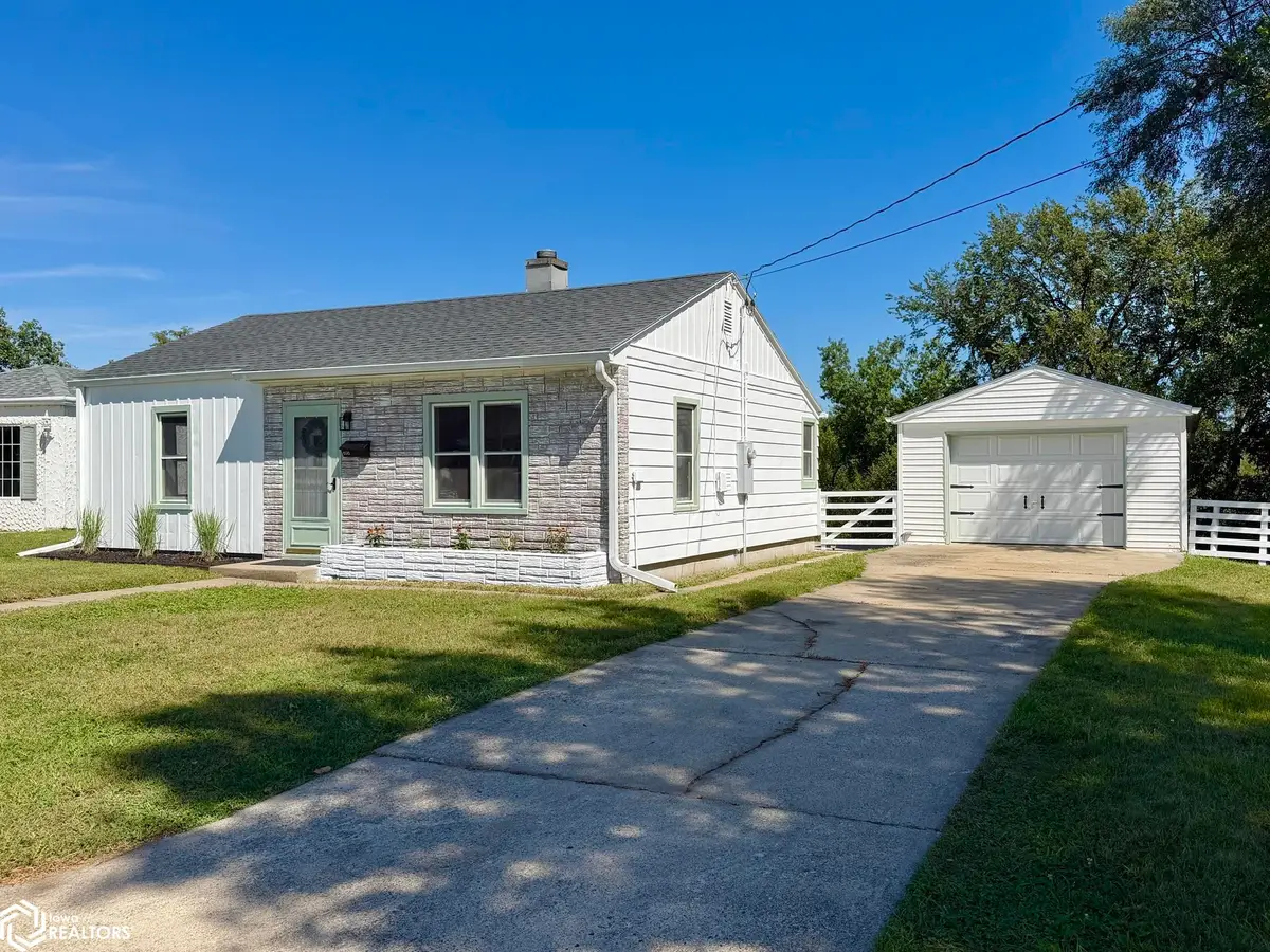606 W 14th Street N, Newton, IA 50208 - #1