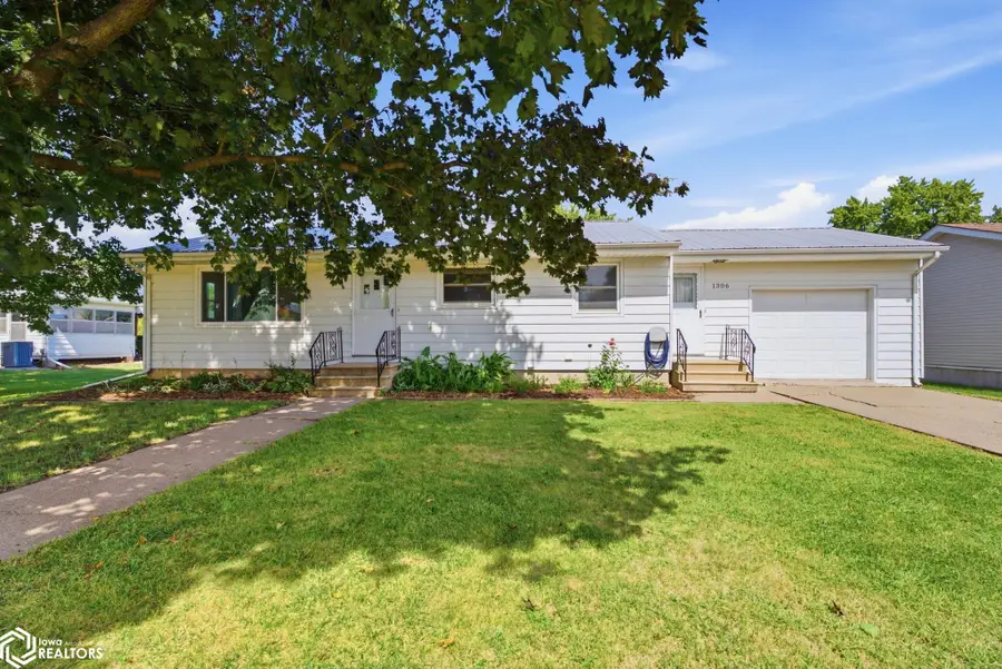 1306 E 2nd Street, Washington, IA 52353 - #2
