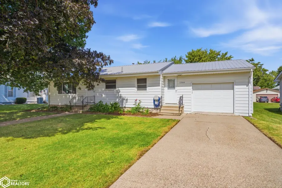 1306 E 2nd Street, Washington, IA 52353 - #3