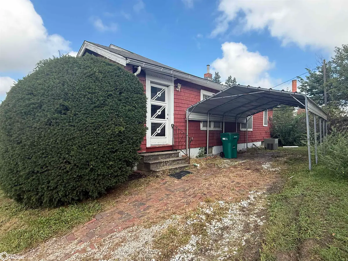1103 W Hempstead Avenue, Fairfield, IA 52556 - #1