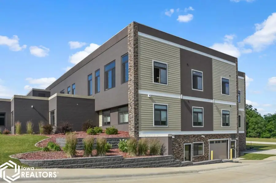 110 Rocksylvania Ave, Unit 204 #204, Iowa Falls, IA 50126 - #2