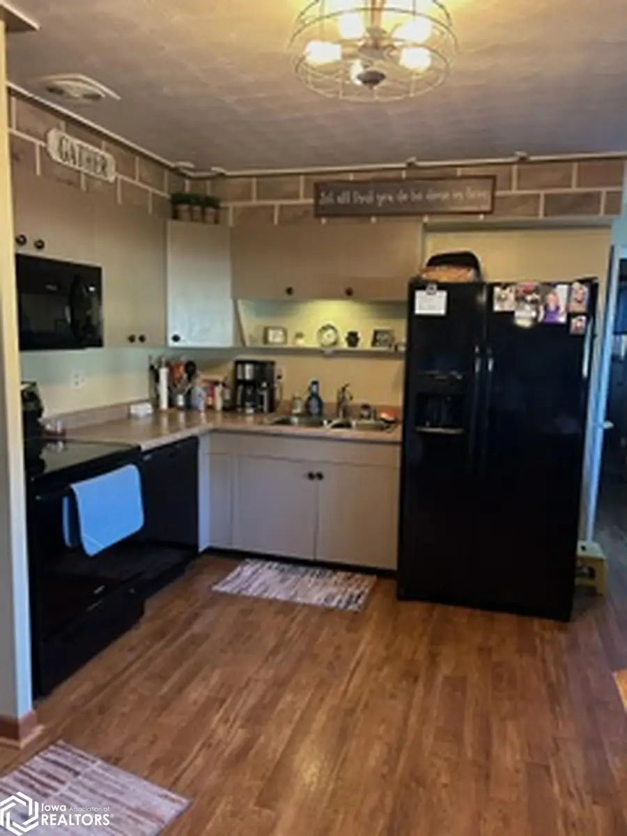 1401 W Broadway, Eagle Grove, IA 50533 - #2