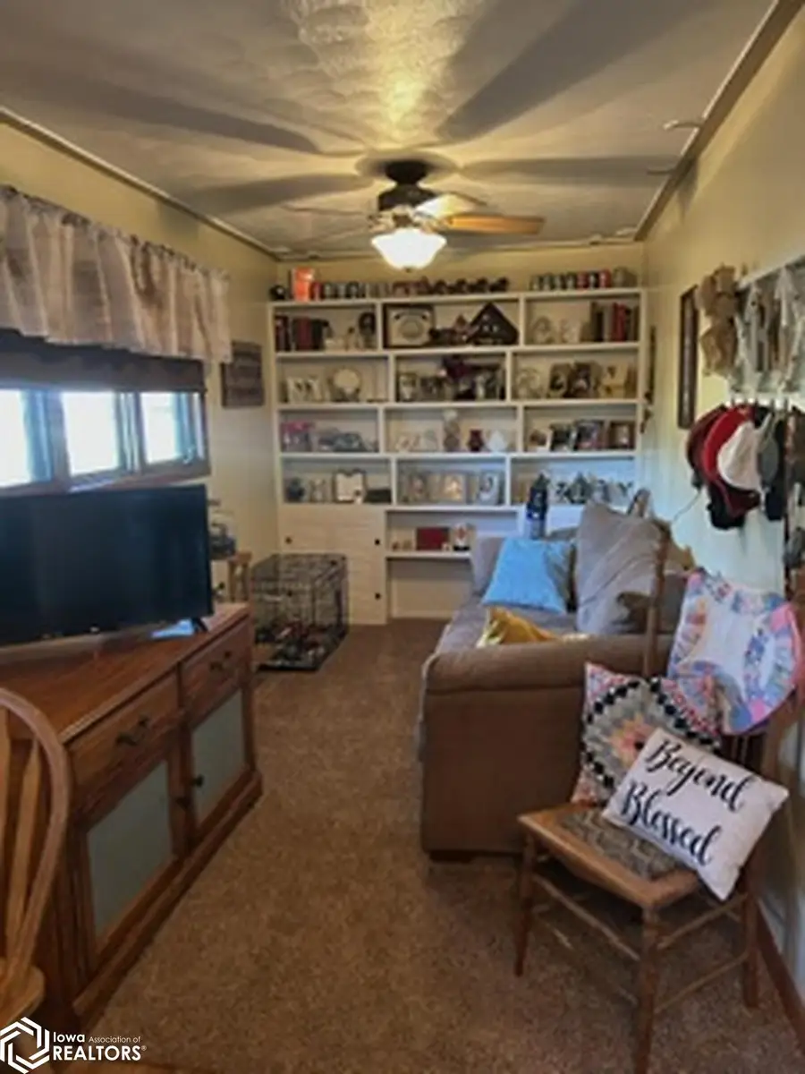 1401 W Broadway, Eagle Grove, IA 50533 - #3