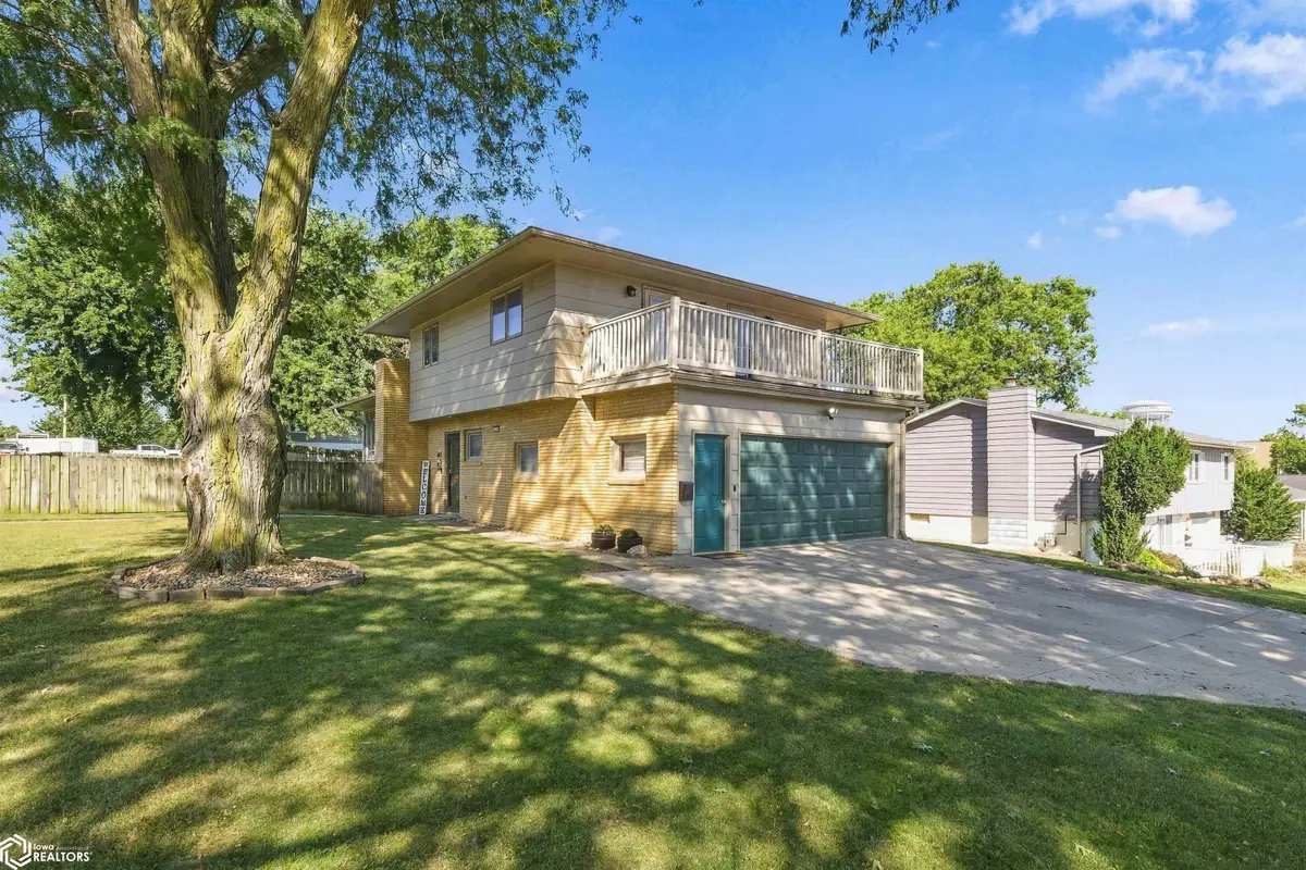 218 E Ingledue Street, Marshalltown, IA 50158 - #1