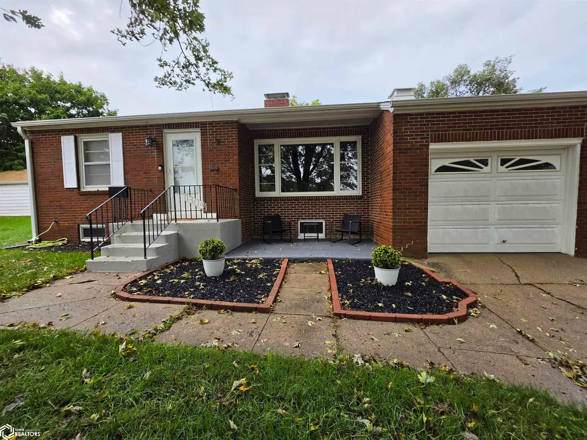 1309 N West Street, Carroll, IA 51401 - #1
