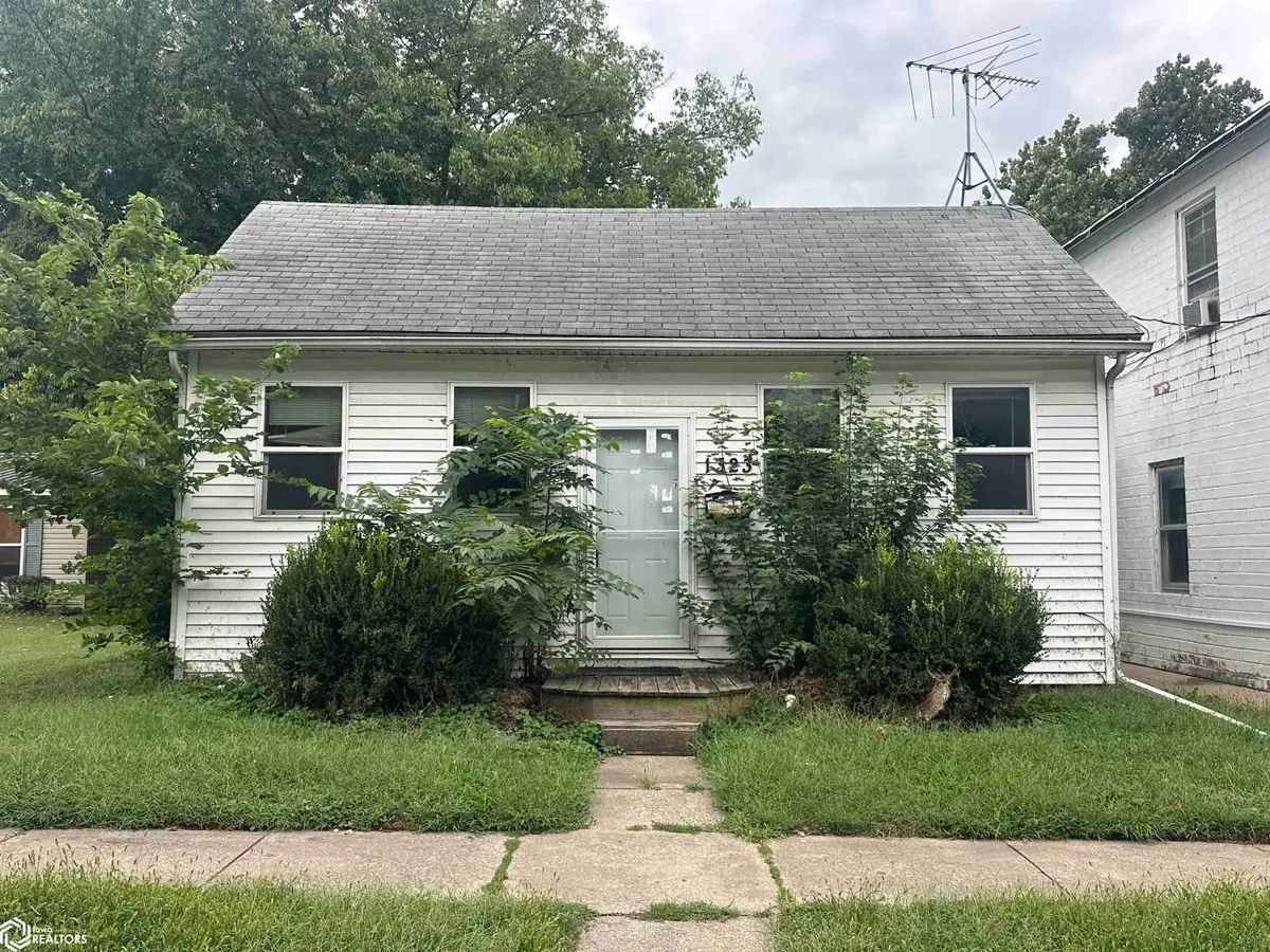 1323 N 8th Street, Burlington, IA 52601 - #1