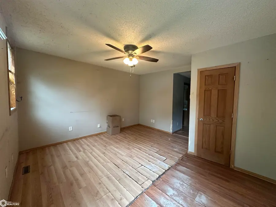 1323 N 8th Street, Burlington, IA 52601 - #3