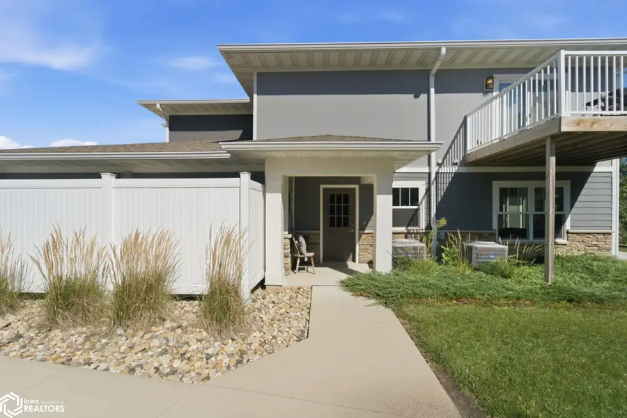 635 Briarstone Dr #10 #10, Mason City, IA 50401 - #2