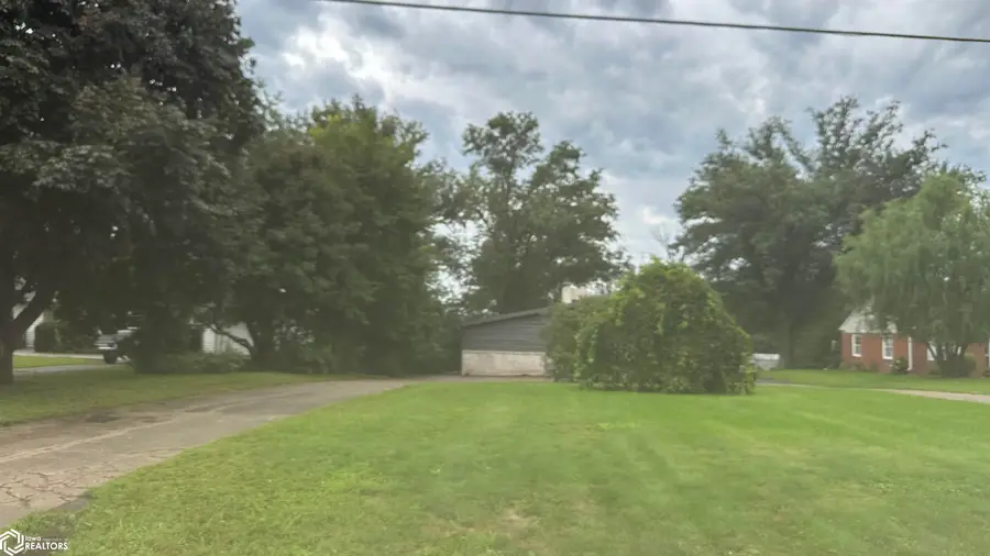 1612 W Lincoln Way, Marshalltown, IA 50158 - #3