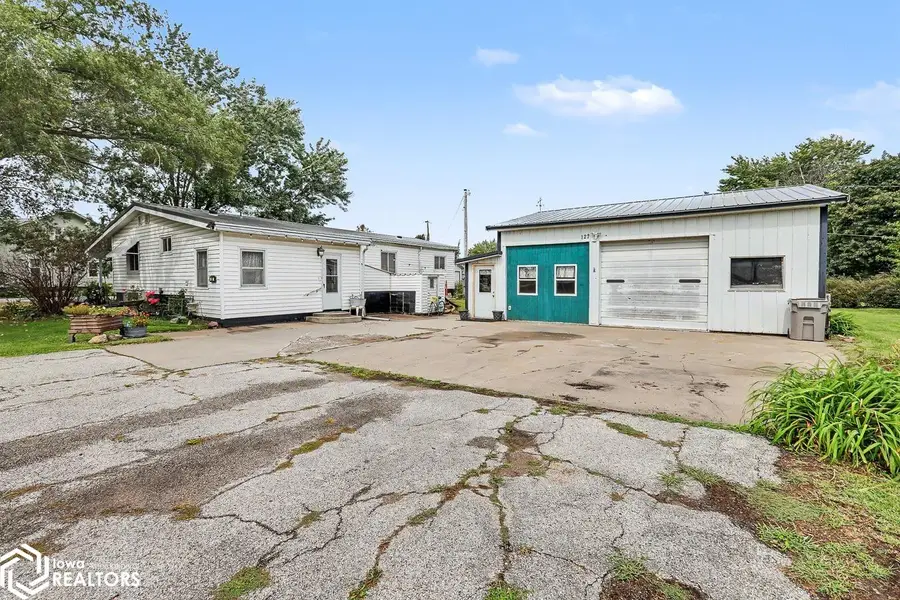 127 16th Avenue W, Albia, IA 52531 - #3