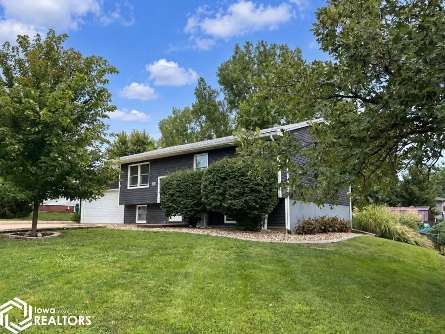 1601 Southview Circle, Fairfield, IA 52556 - #2