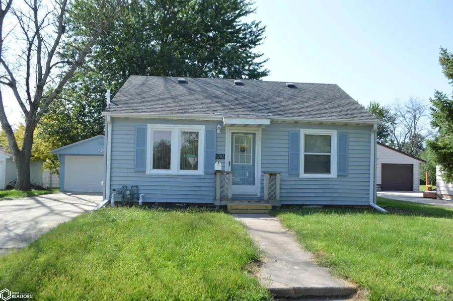 1702 N Hampshire Avenue, Mason City, IA 50401 - #2