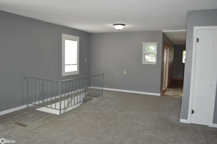 1702 N Hampshire Avenue, Mason City, IA 50401 - #3