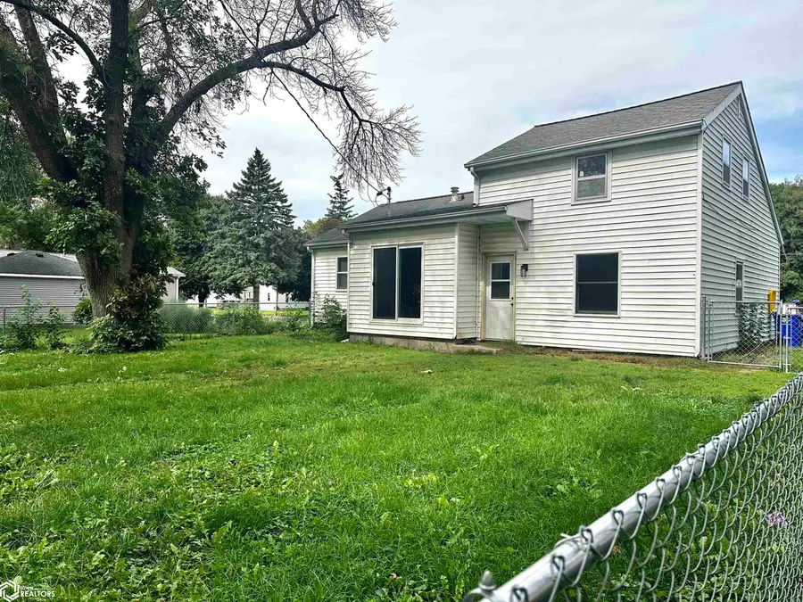 425 1st Street Ne, Britt, IA 50423 - #2
