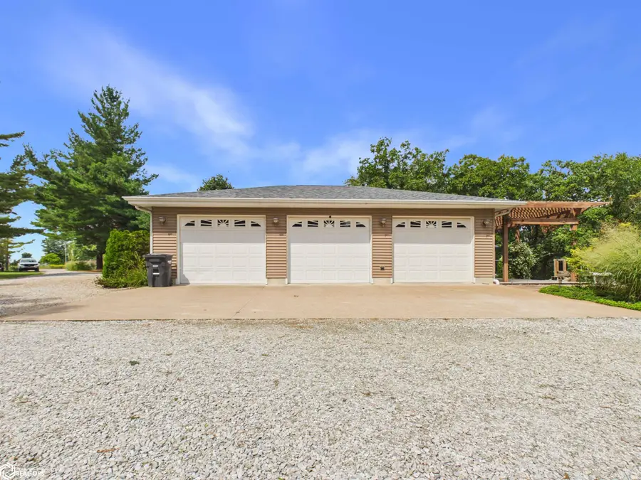 2302 Hillcrest Road, Donnellson, IA 52625 - #3