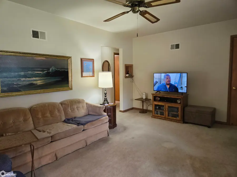 721 S Louisiana Avenue, Mason City, IA 50401 - #3