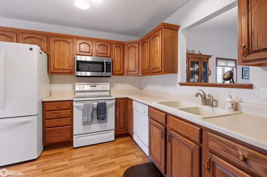 2226 Edgebrook Drive, Marshalltown, IA 50158 - #3