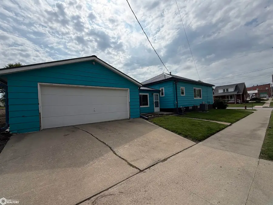 402 E State Street, Centerville, IA 52544 - #3