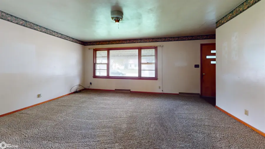 707 W Tyler Avenue, Fairfield, IA 52556 - #3