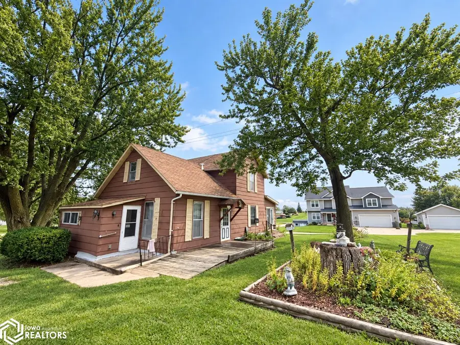 916 Center Street, Brooklyn, IA 52211 - #2