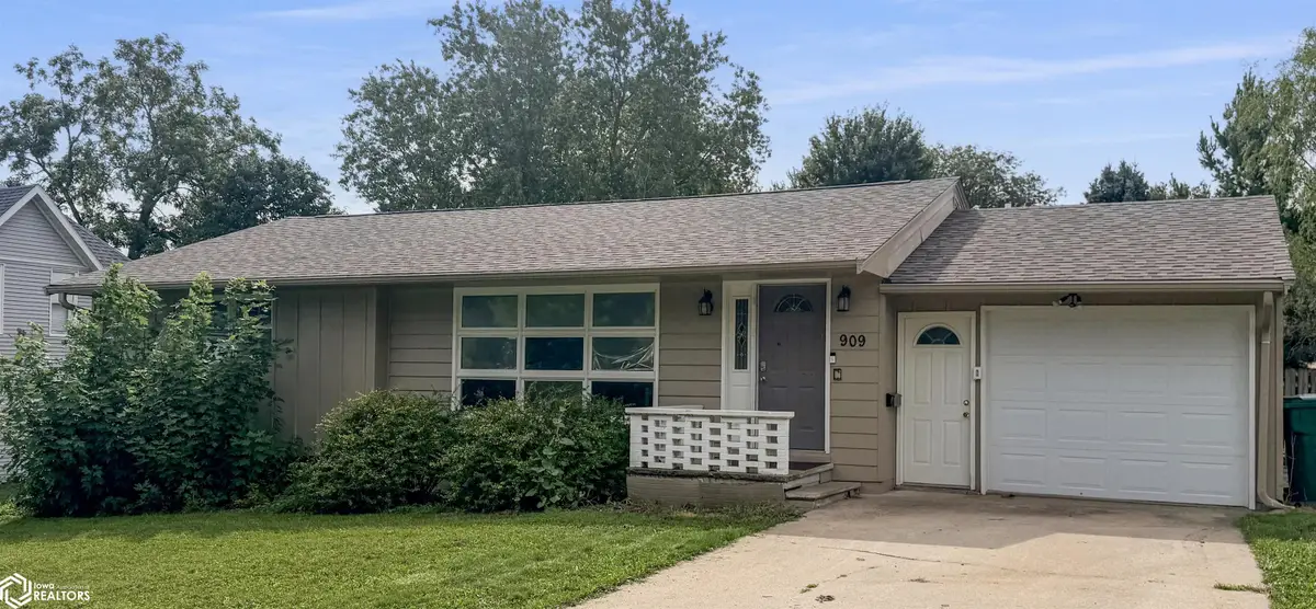 909 3rd Avenue Se, Hampton, IA 50441 - #1