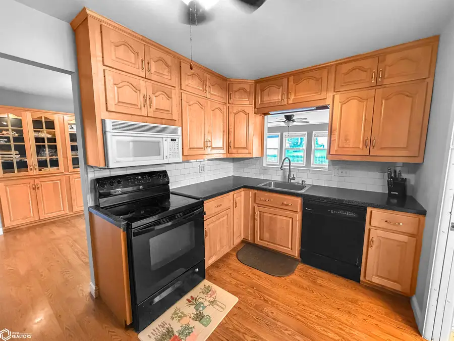 909 3rd Avenue Se, Hampton, IA 50441 - #2