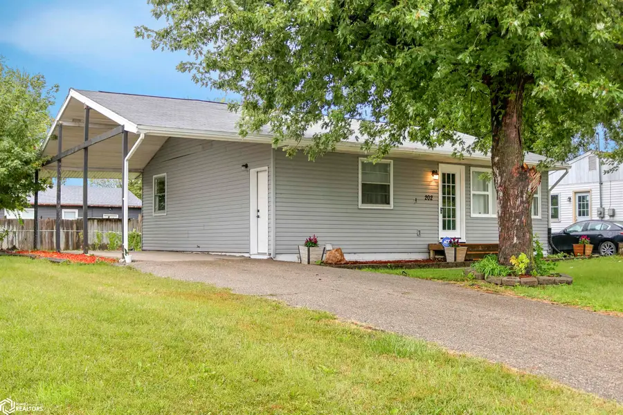 202 Sharon Avenue, Marshalltown, IA 50158 - #2