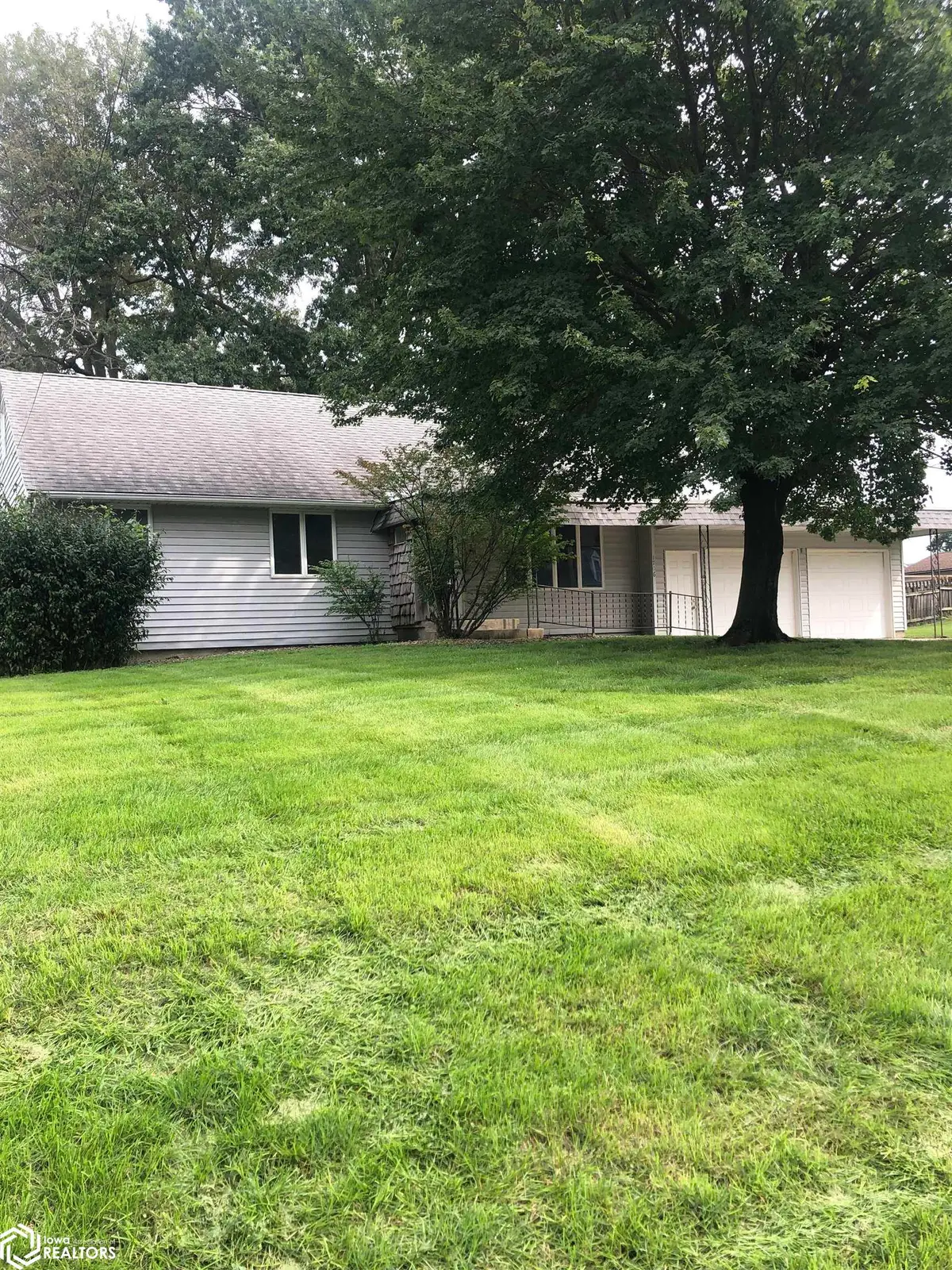 1706 S 11th Street, Oskaloosa, IA 52577 - #1