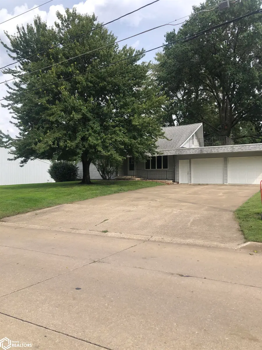 1706 S 11th Street, Oskaloosa, IA 52577 - #2