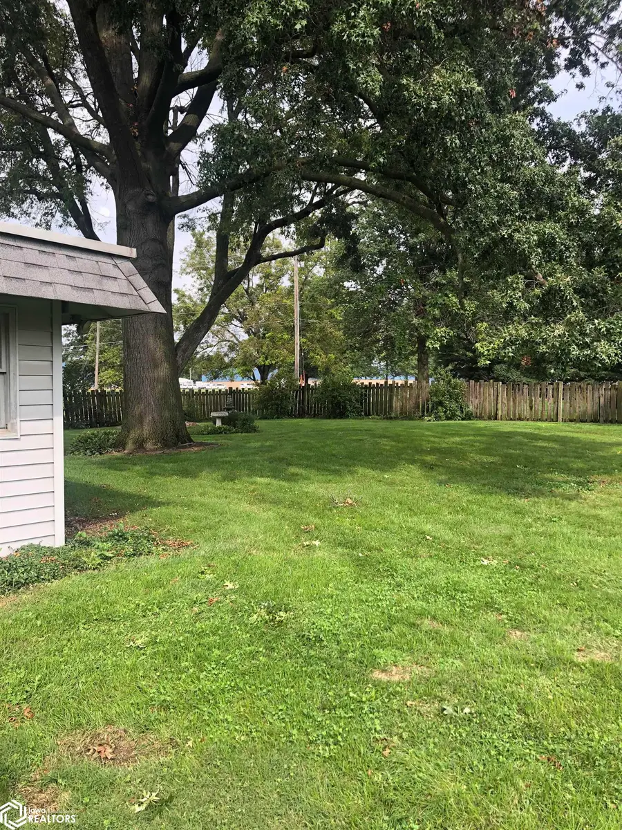 1706 S 11th Street, Oskaloosa, IA 52577 - #3