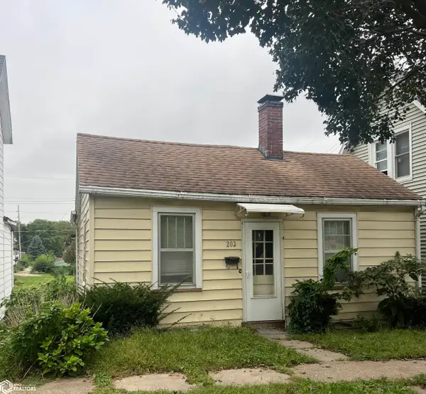 203 S 9th Street, Burlington, IA 52601