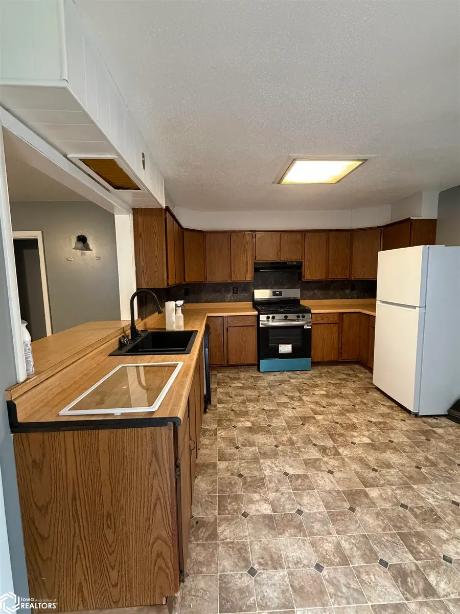 432 May Avenue, Burlington, IA 52601 - #2