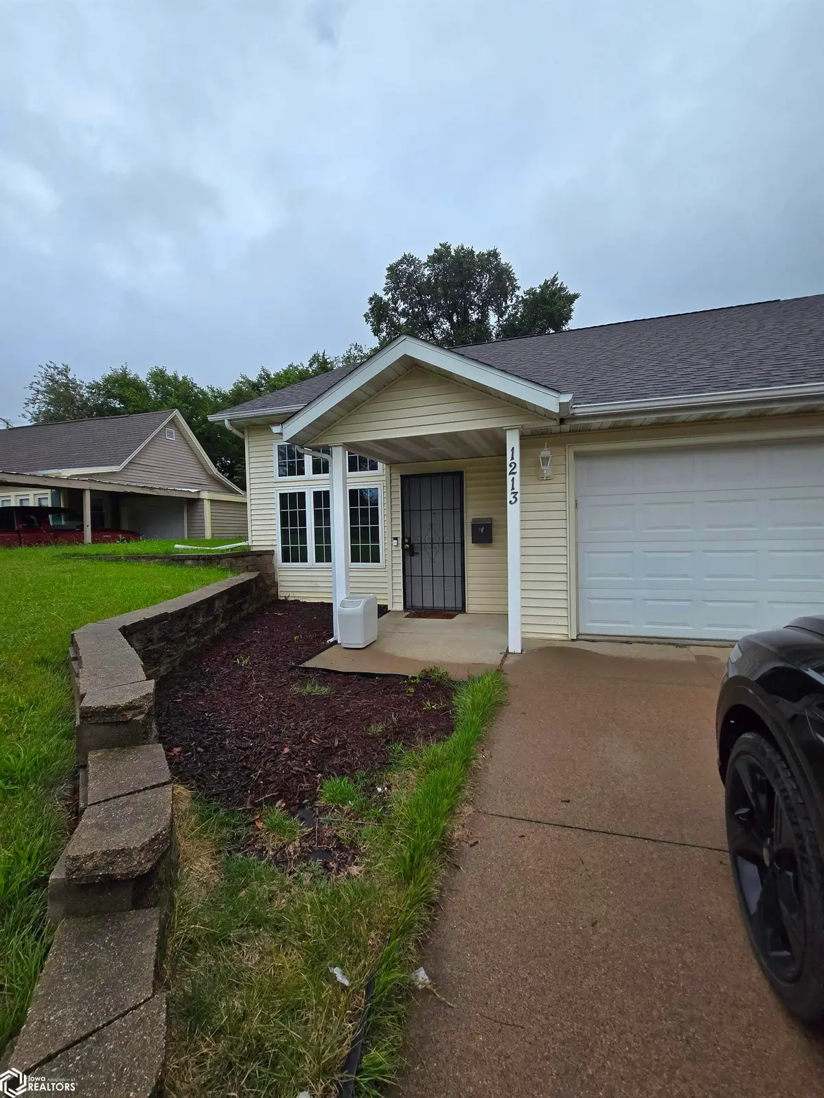 1213 1st Avenue E, Oskaloosa, IA 52577 - #1