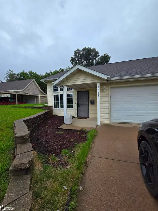 1213 1st Avenue E, Oskaloosa, IA 52577