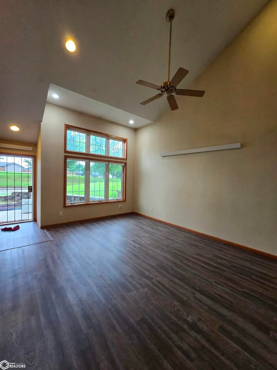 1213 1st Avenue E, Oskaloosa, IA 52577 - #2