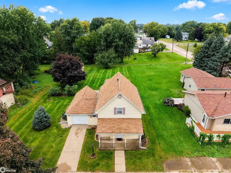 329 Broad Street, Grinnell, IA 50112 - #2