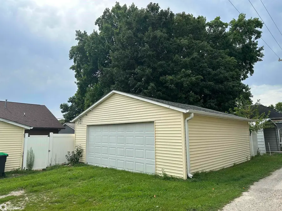 205 Main Street, Keosauqua, IA 52565 - #2