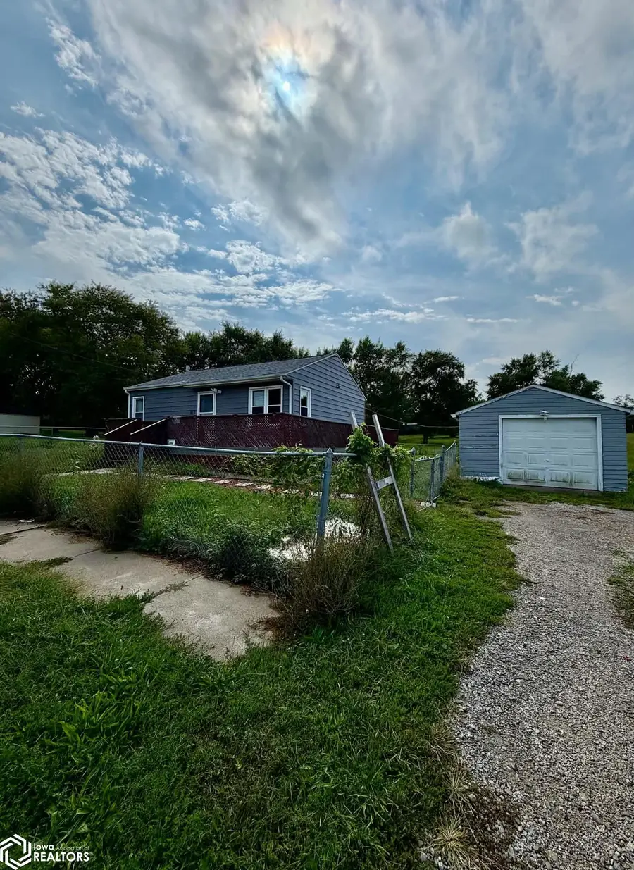 612 W Jefferson Avenue, Fairfield, IA 52556 - #2