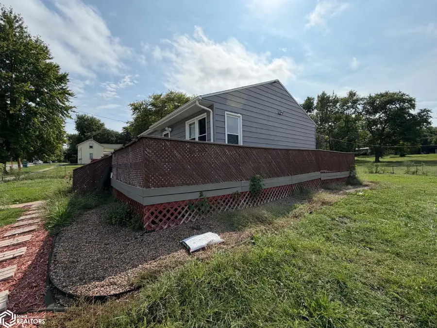 612 W Jefferson Avenue, Fairfield, IA 52556 - #3