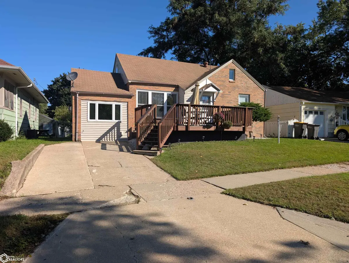 716 9th Ne, Mason City, IA 50401 - #1