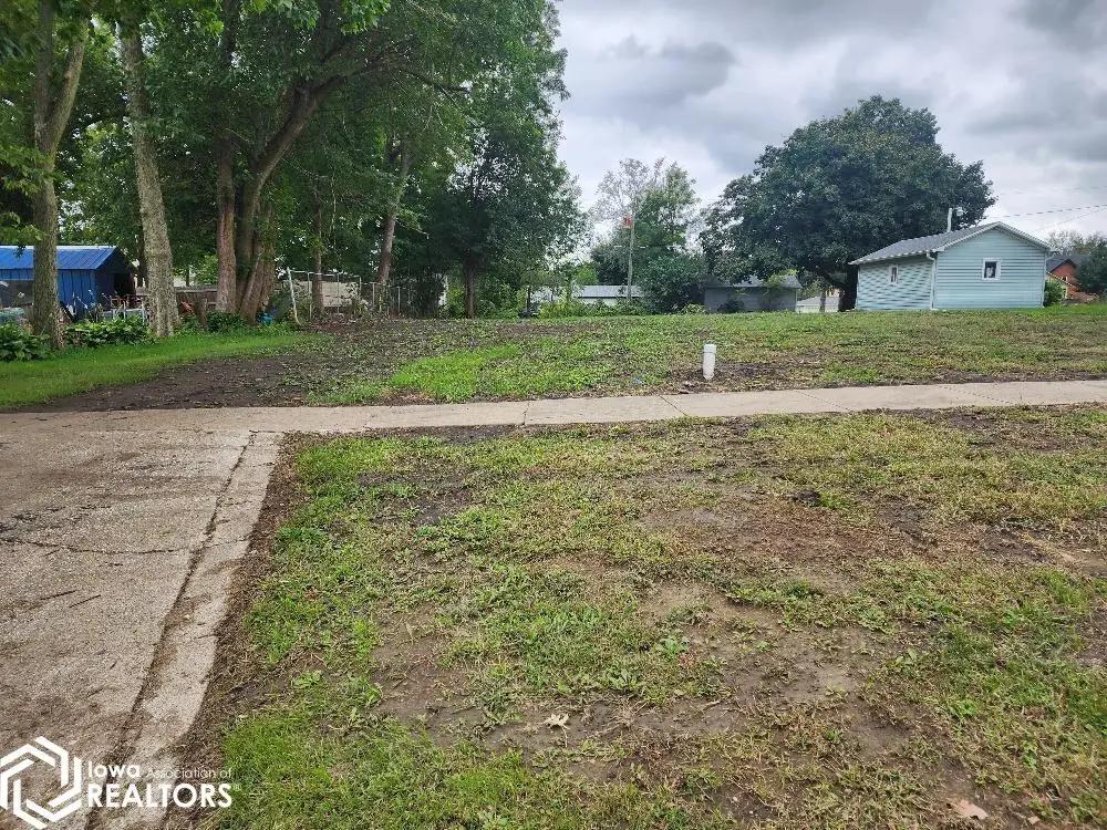 811 Summer Street, Grinnell, IA 50112 - #1