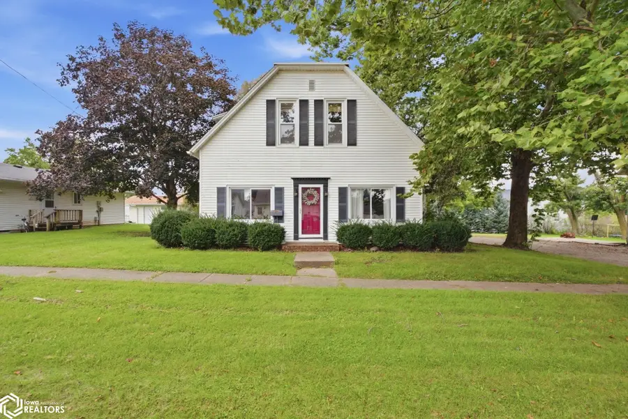 207 W Marion Street, Sigourney, IA 52591 - #2